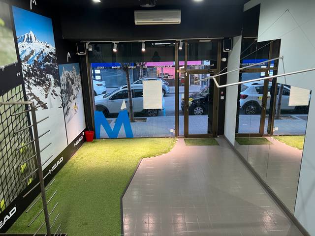 Local comercial en Alquiler en Carrer Mare de Déu de Núria, 1 en Instituts