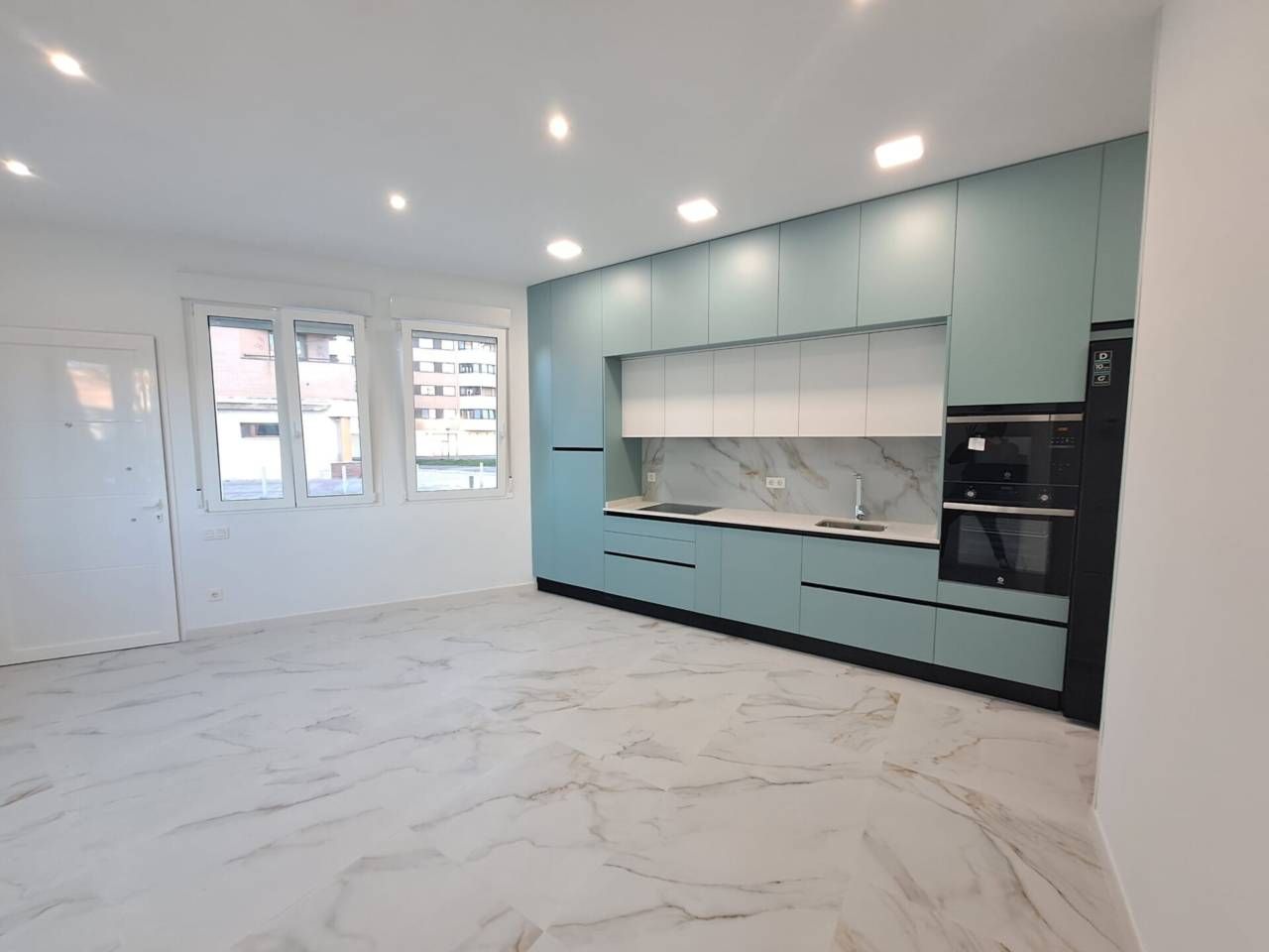 Kitchen of Flat for sale in Burgos Capital  with Heating