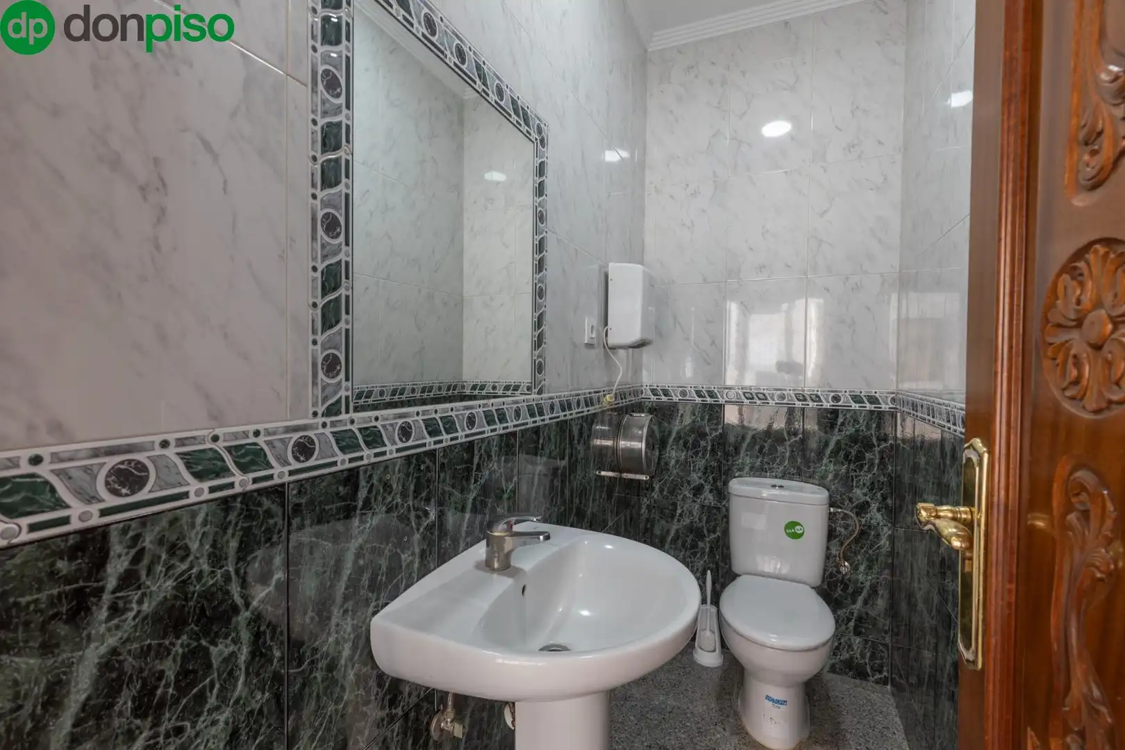 Bathroom of Commercial properties for sale in Fuente Vaqueros