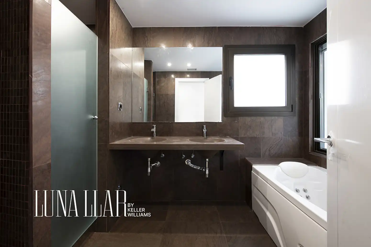 Bathroom of Houses for sale in Sitges  with Private garden and Balcony