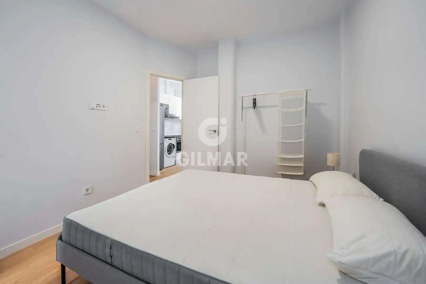 Dormitori de Apartament en venda en Madrid amb Calefacció