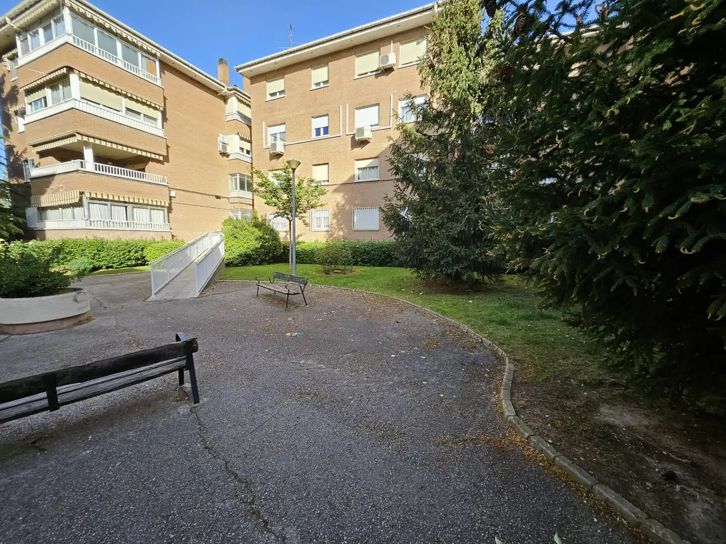 Parking de Piso en venta en Alcalá de Henares con Calefacción, Parquet y Terraza