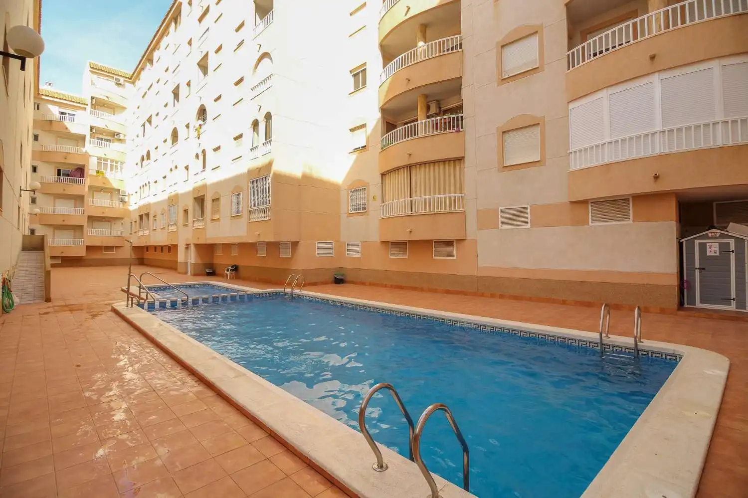 Piscina de Apartamento en venta en Torrevieja con Aire acondicionado, Calefacción y Terraza
