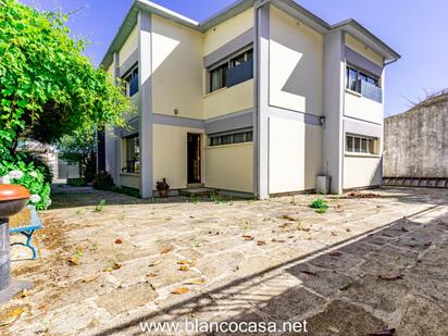 Vista exterior de Casa o xalet en venda en Malpica de Bergantiños amb Calefacció, Jardí privat i Terrassa