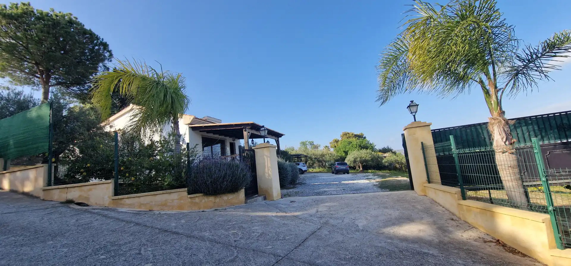 Vista exterior de Finca rústica en venda en Alhaurín de la Torre amb Jardí privat i Terrassa