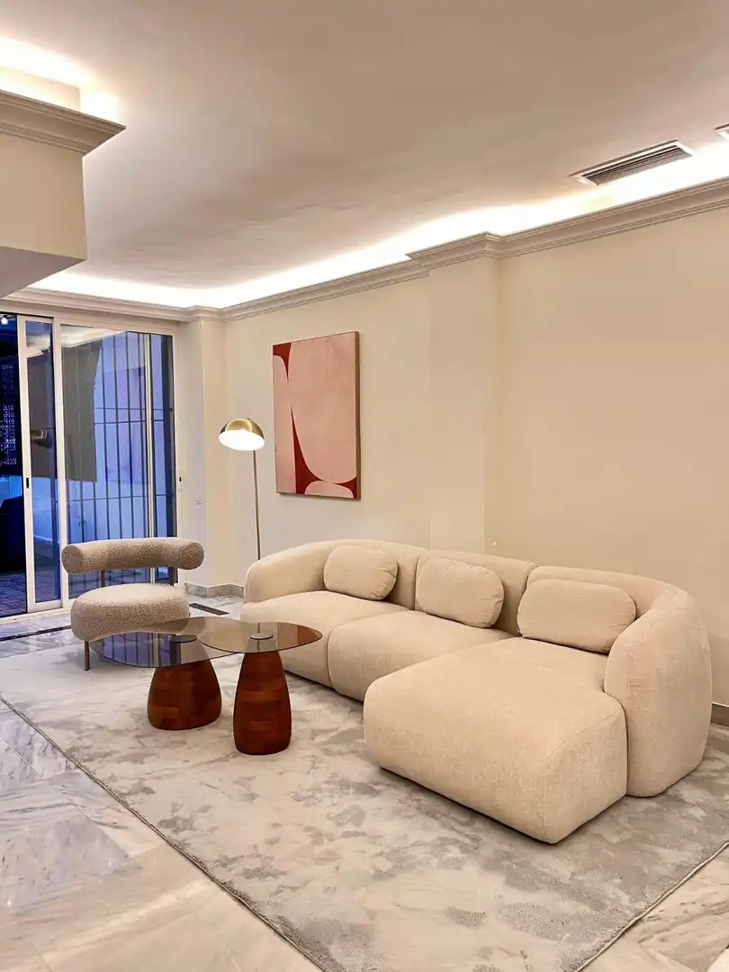 Sala de estar de Casa adosada en venta en Marbella con Jardín privado, Terraza y Trastero