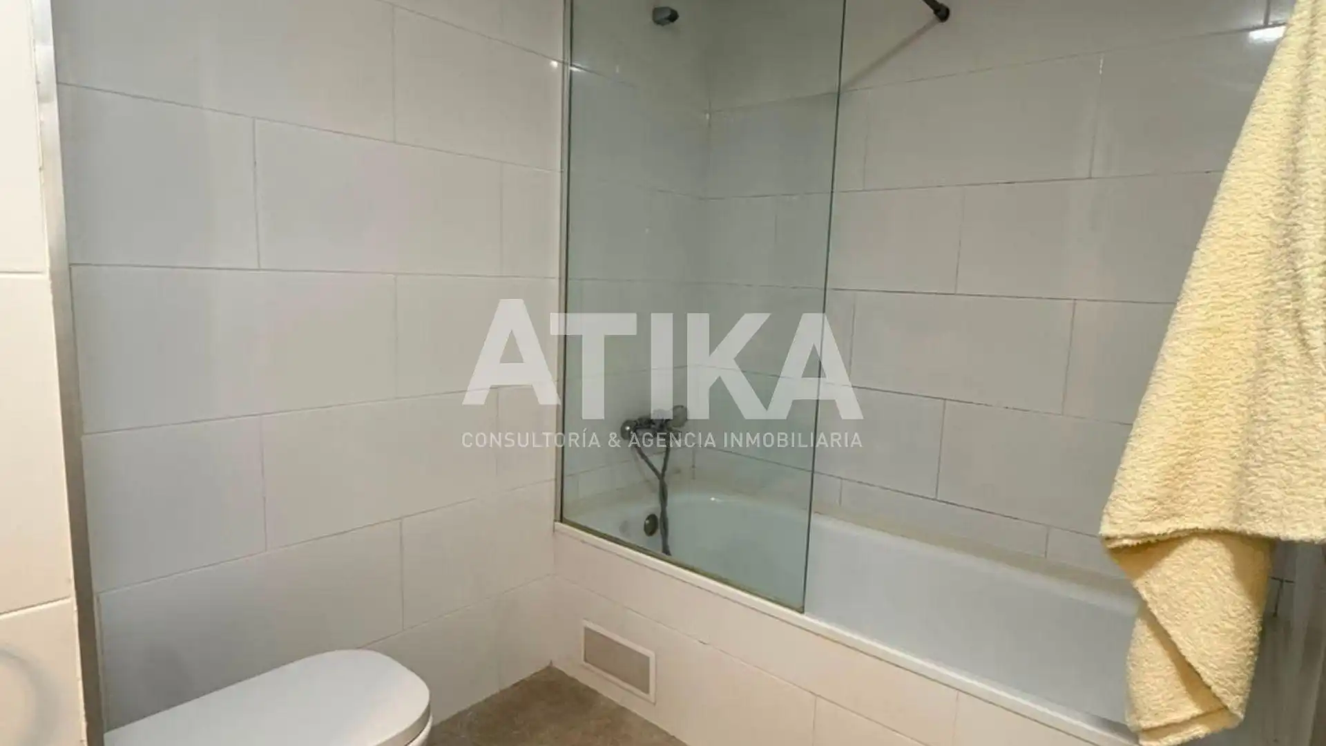 Bathroom of Flat for rent in Ontinyent  with Air Conditioner, Heating and Furnished