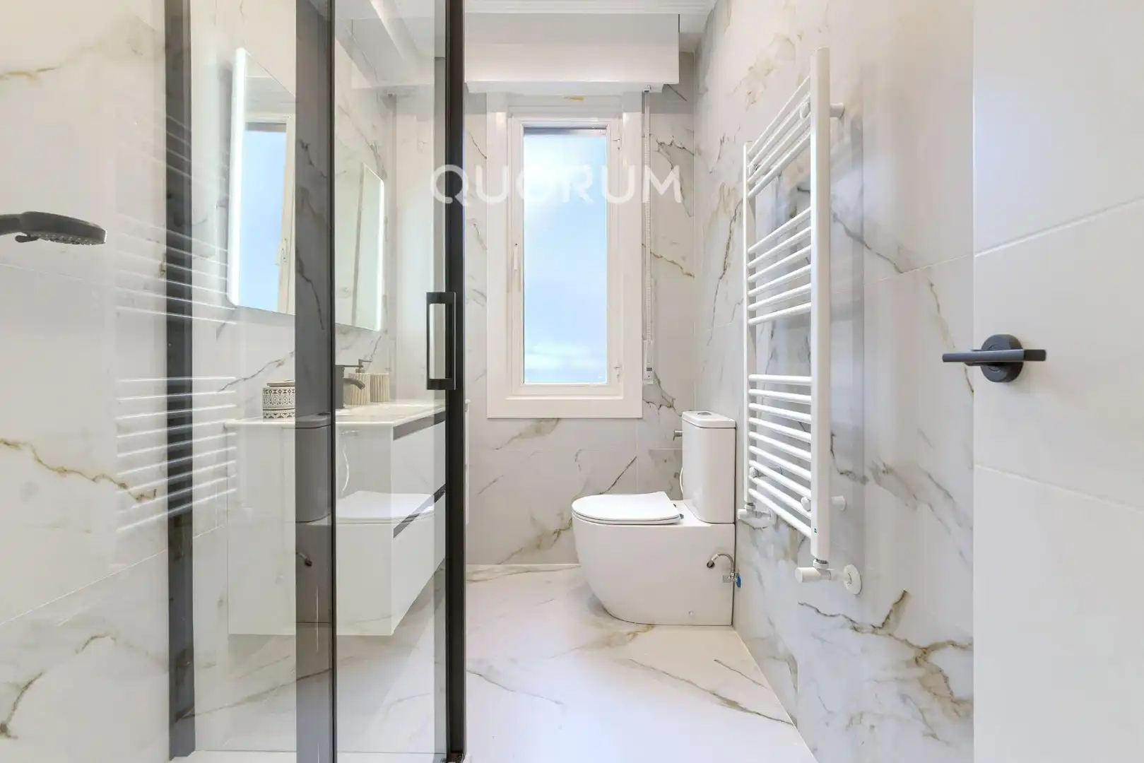 Baño de Piso en venta en Barakaldo  con Calefacción y Balcón