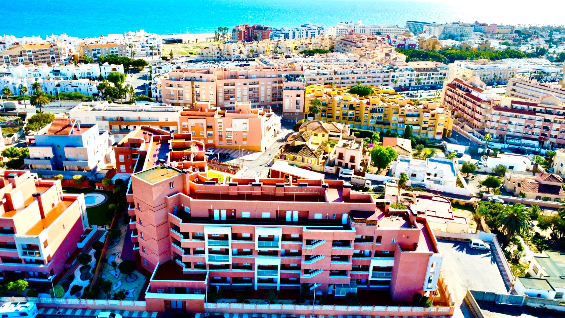 Vista exterior de Apartament en venda en Roquetas de Mar amb Aire condicionat, Calefacció i Terrassa