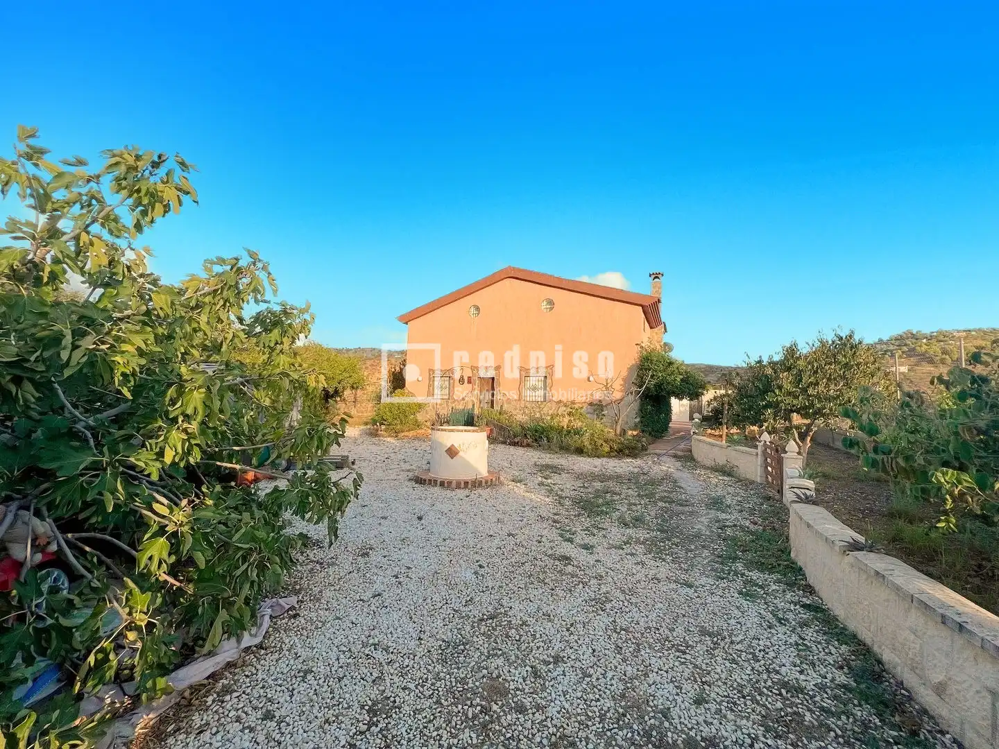 Vista exterior de Casa o xalet en venda en Guaro amb Calefacció, Jardí privat i Terrassa