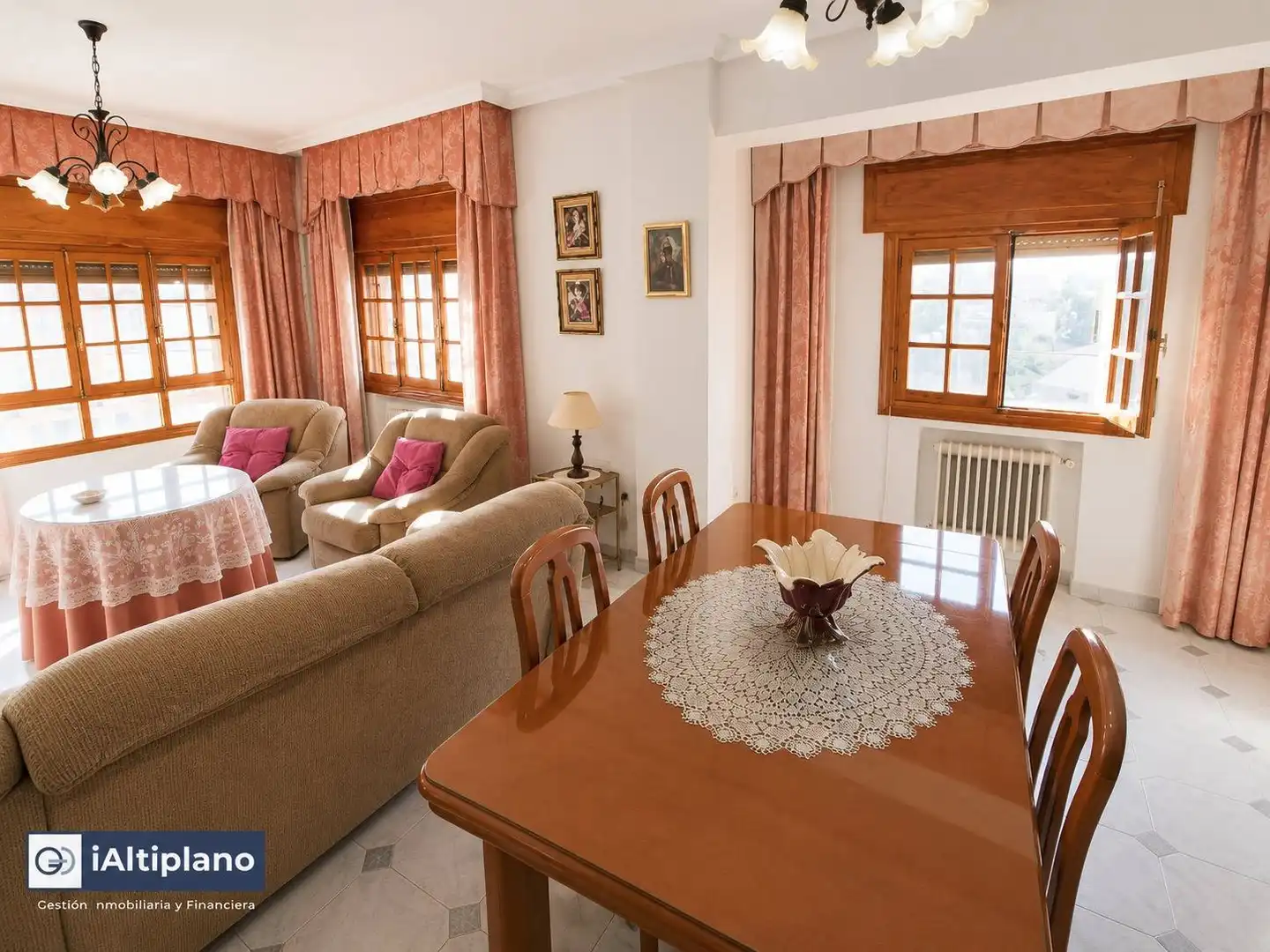Comedor de Piso en venta en Baza con Calefacción, Terraza y Trastero