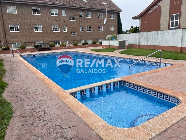 Vista exterior de Casa adosada en venda en Sanxenxo amb Calefacció, Jardí privat i Terrassa