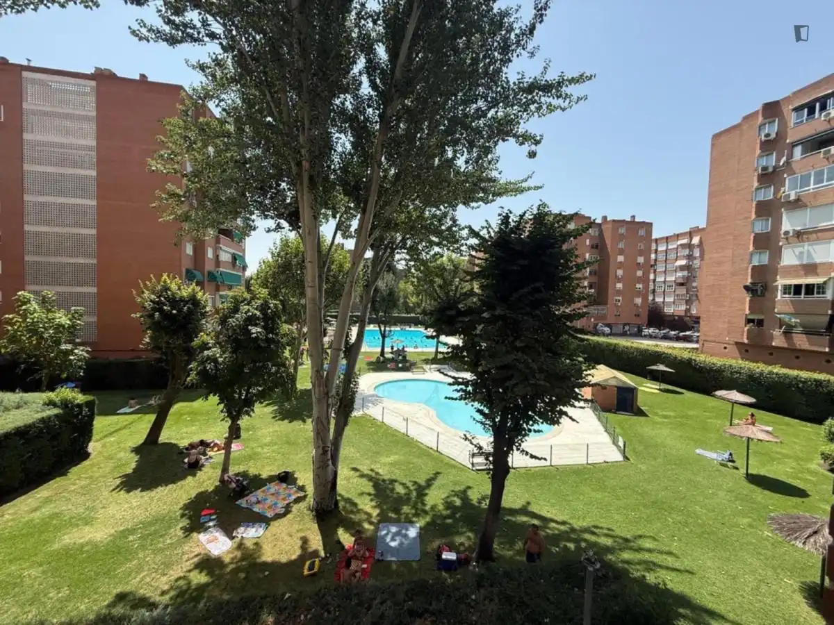 Piscina de Apartament per a compartir en Fuenlabrada amb Aire condicionat, Moblat i Forn