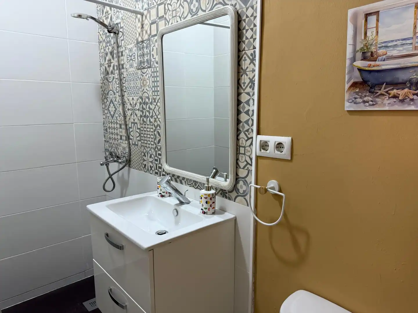 Baño de Apartamento de alquiler en Sanlúcar de Barrameda con Aire acondicionado, Calefacción y Amueblado
