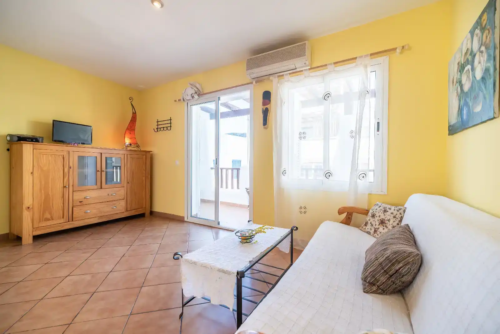 Wohnzimmer von Wohnung zur Miete in Níjar mit Klimaanlage, Privatgarten und Möbliert