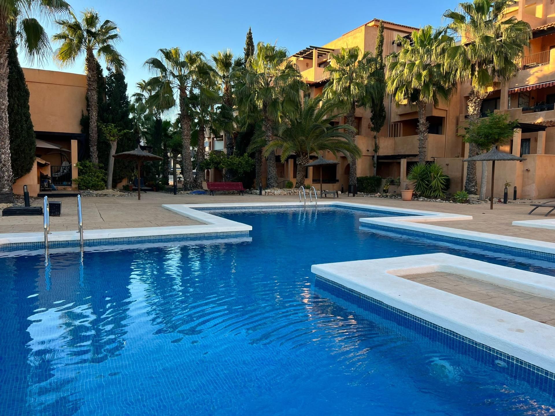 Piscina de Casa o xalet en venda en Orihuela amb Aire condicionat, Terrassa i Balcó