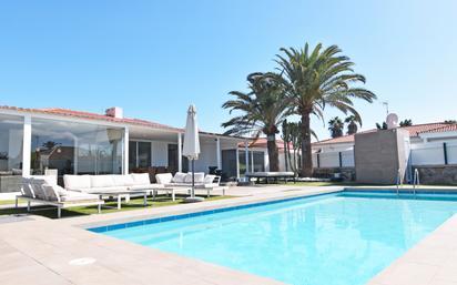 Schwimmbecken von Haus oder Chalet zum verkauf in San Bartolomé de Tirajana mit Klimaanlage, Privatgarten und Terrasse