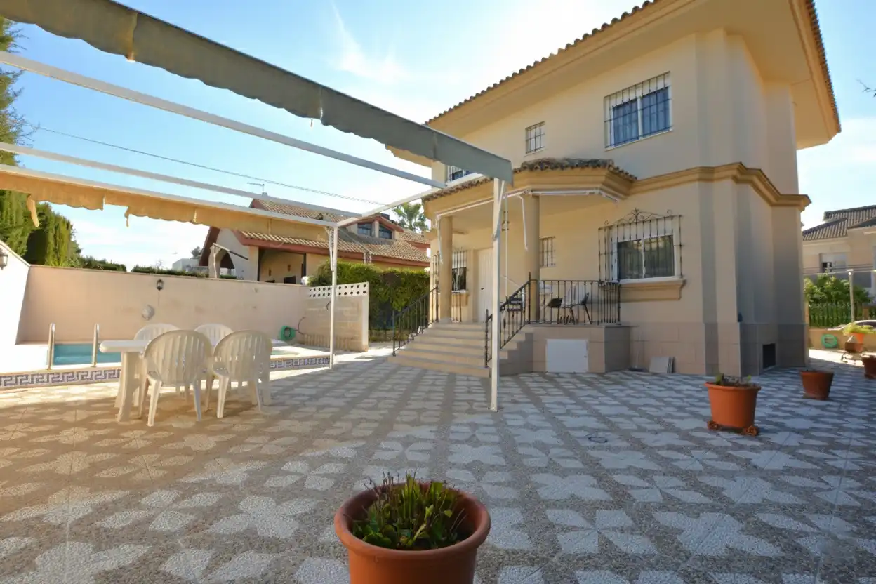 Jardín de Casa o chalet en venta en Valencina de la Concepción con Calefacción, Jardín privado y Trastero