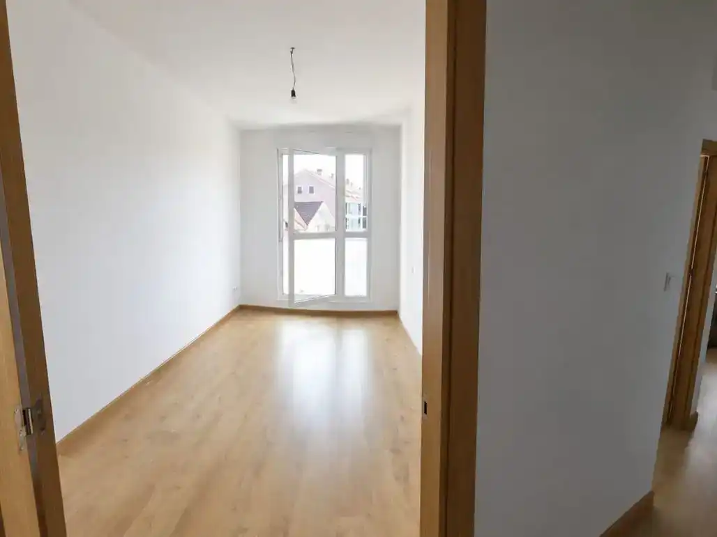 Schlafzimmer von Wohnung zum Verkauf in Voto mit Schwimmbad und Balkon
