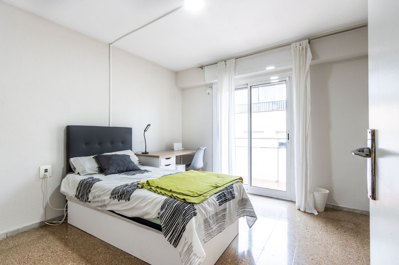 Dormitori de Pis en venda en Terrassa amb Aire condicionat, Calefacció i Balcó