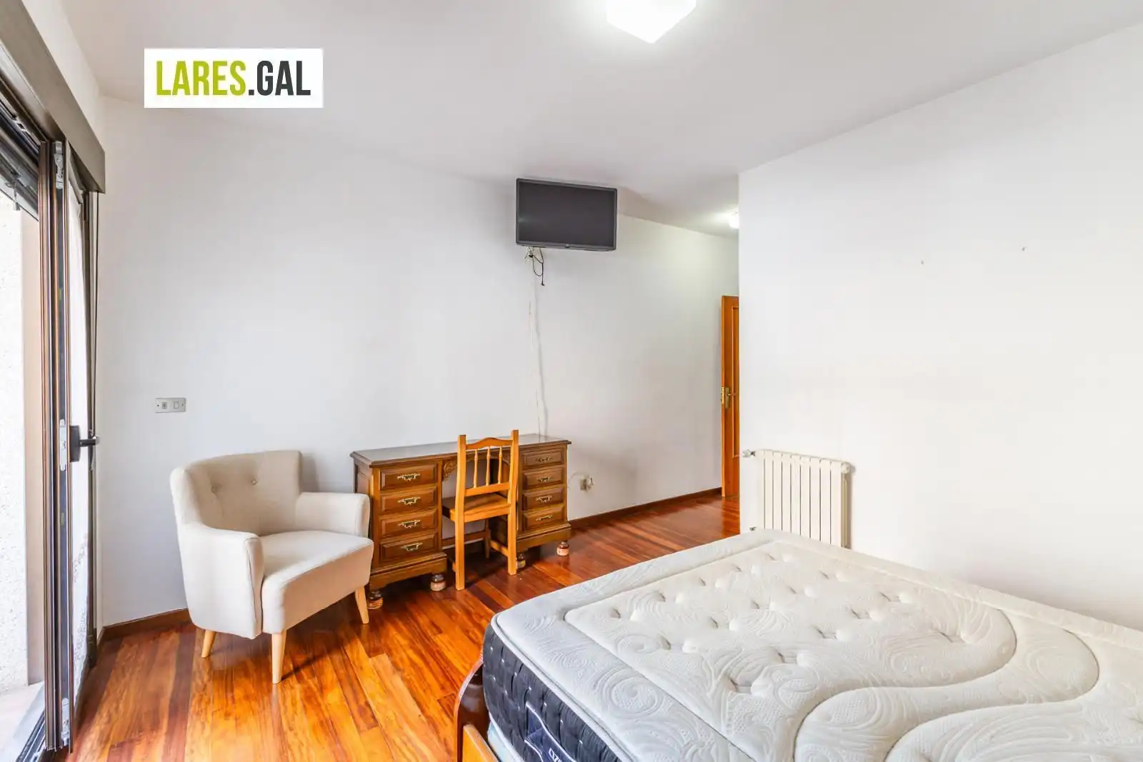 Habitación de Piso en venta en Cangas  con Calefacción, Terraza y Trastero