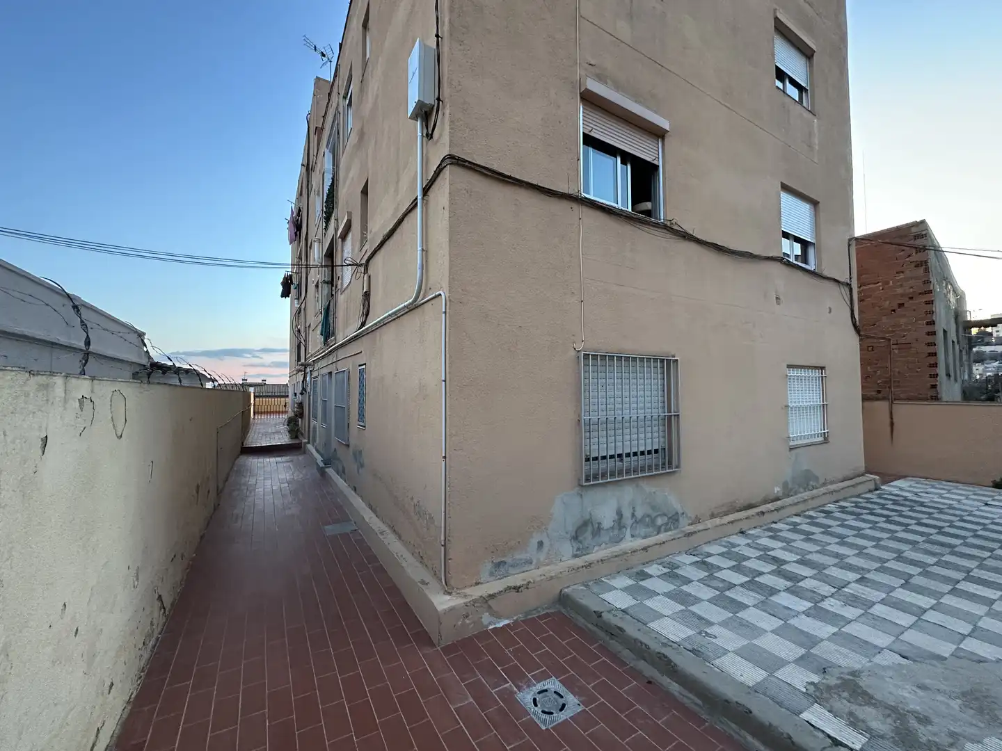Exterior view of Flat for sale in Santa Coloma de Gramenet  with Terrace and Balcony