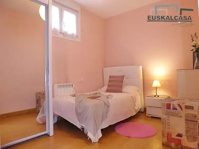 Dormitori de Pis en venda en Bilbao  amb Calefacció i Parquet