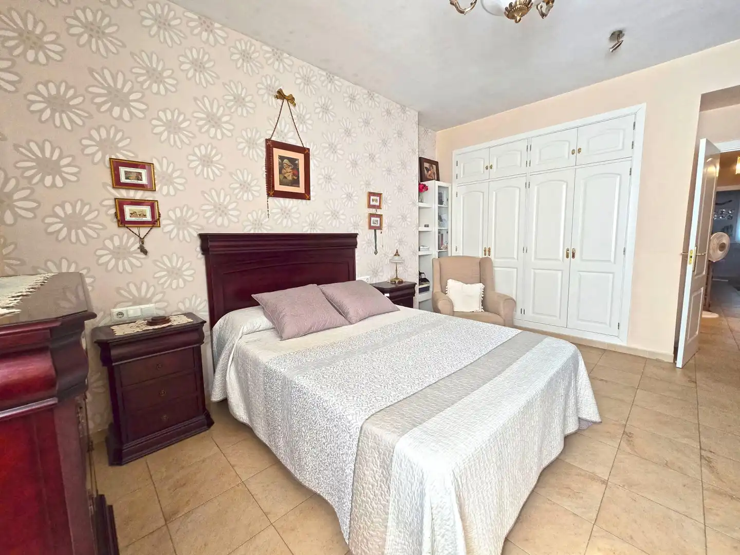 Habitación de Casa adosada en venta en Espartinas con Jardín privado, Terraza y Balcón