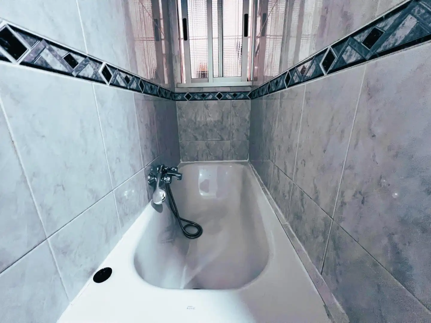 Baño de Piso de alquiler en Granada con Amueblado