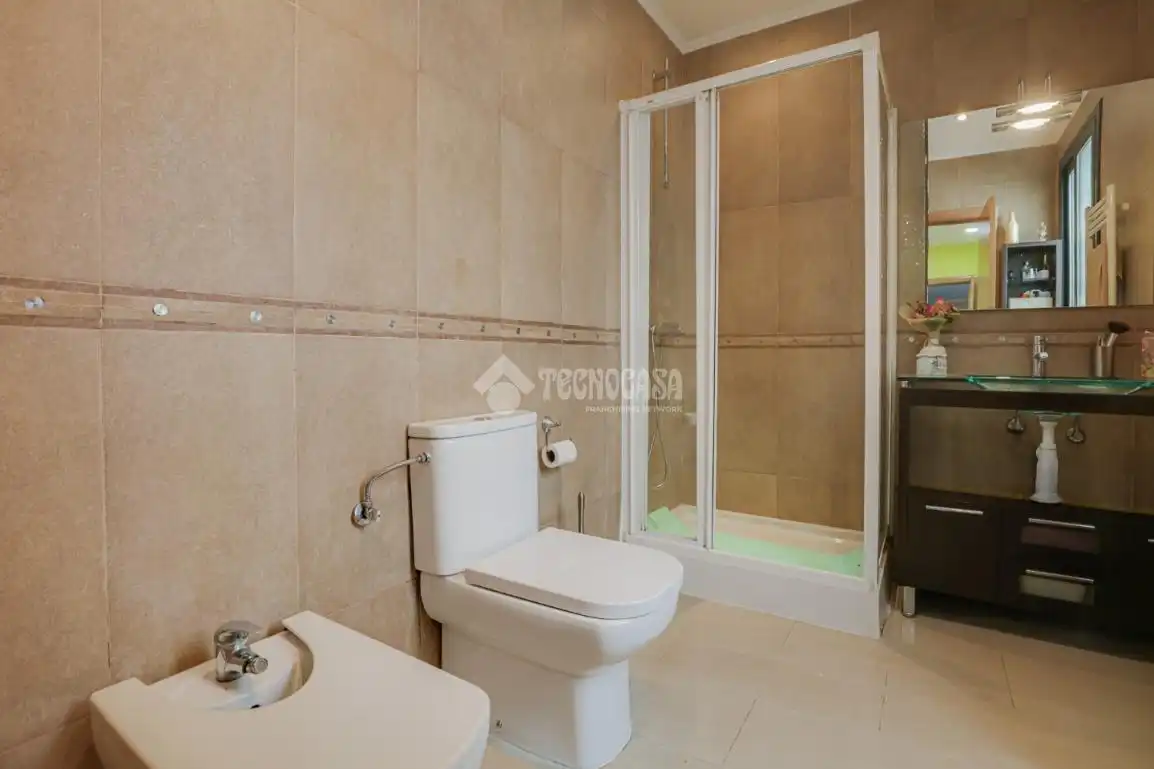 Bathroom of Flat for sale in Terrassa  with Air Conditioner, Heating and Terrace
