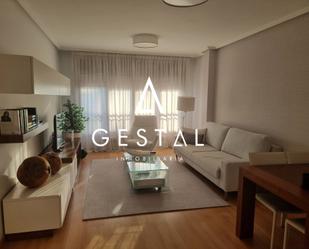 Living room of Flat to rent in Vilagarcía de Arousa  with Heating, Parquet flooring and Furnished