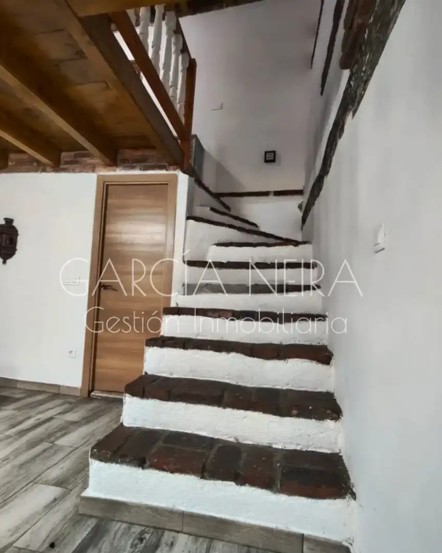 Casa adosada en venda en Riosa amb Calefacció, Parquet i Moblat