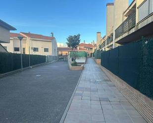 Vista exterior de Planta baixa en venda en El Viso de San Juan amb Aire condicionat i Piscina comunitària