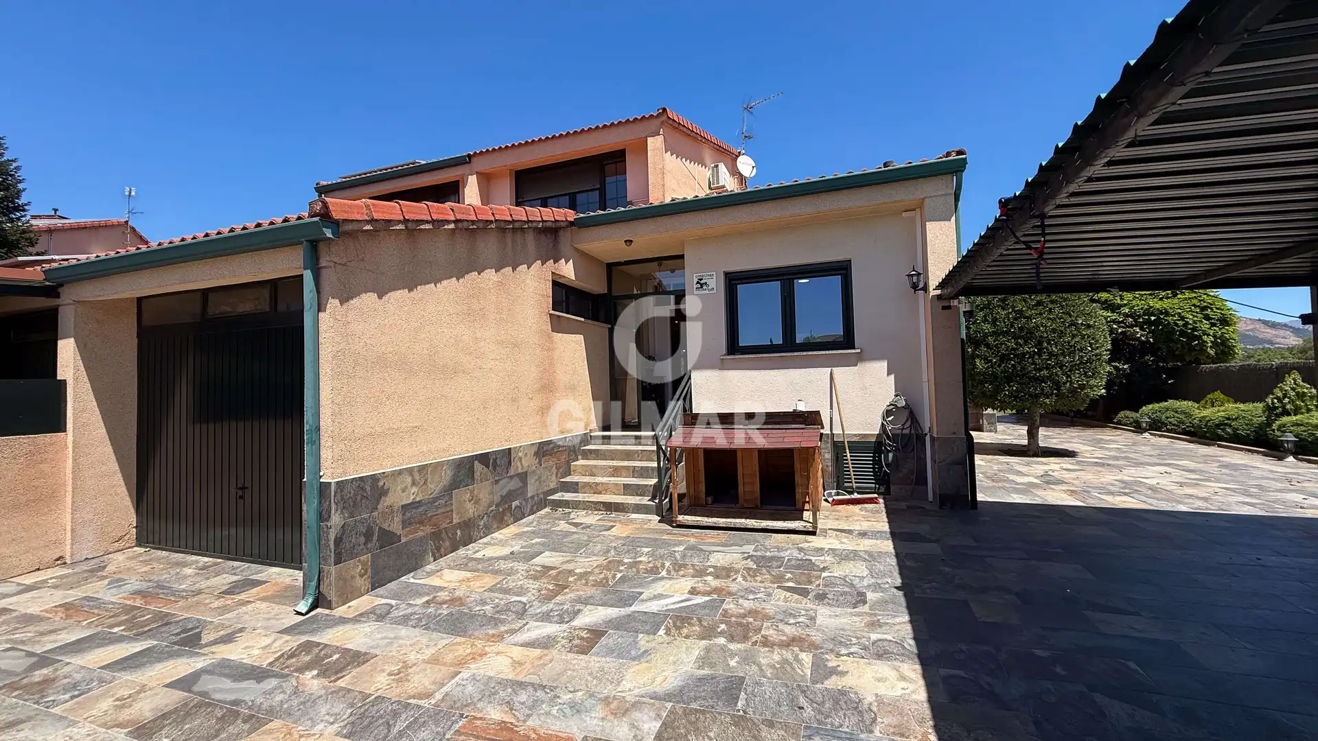 Jardí de Casa adosada en venda en Guadarrama amb Calefacció, Jardí privat i Piscina