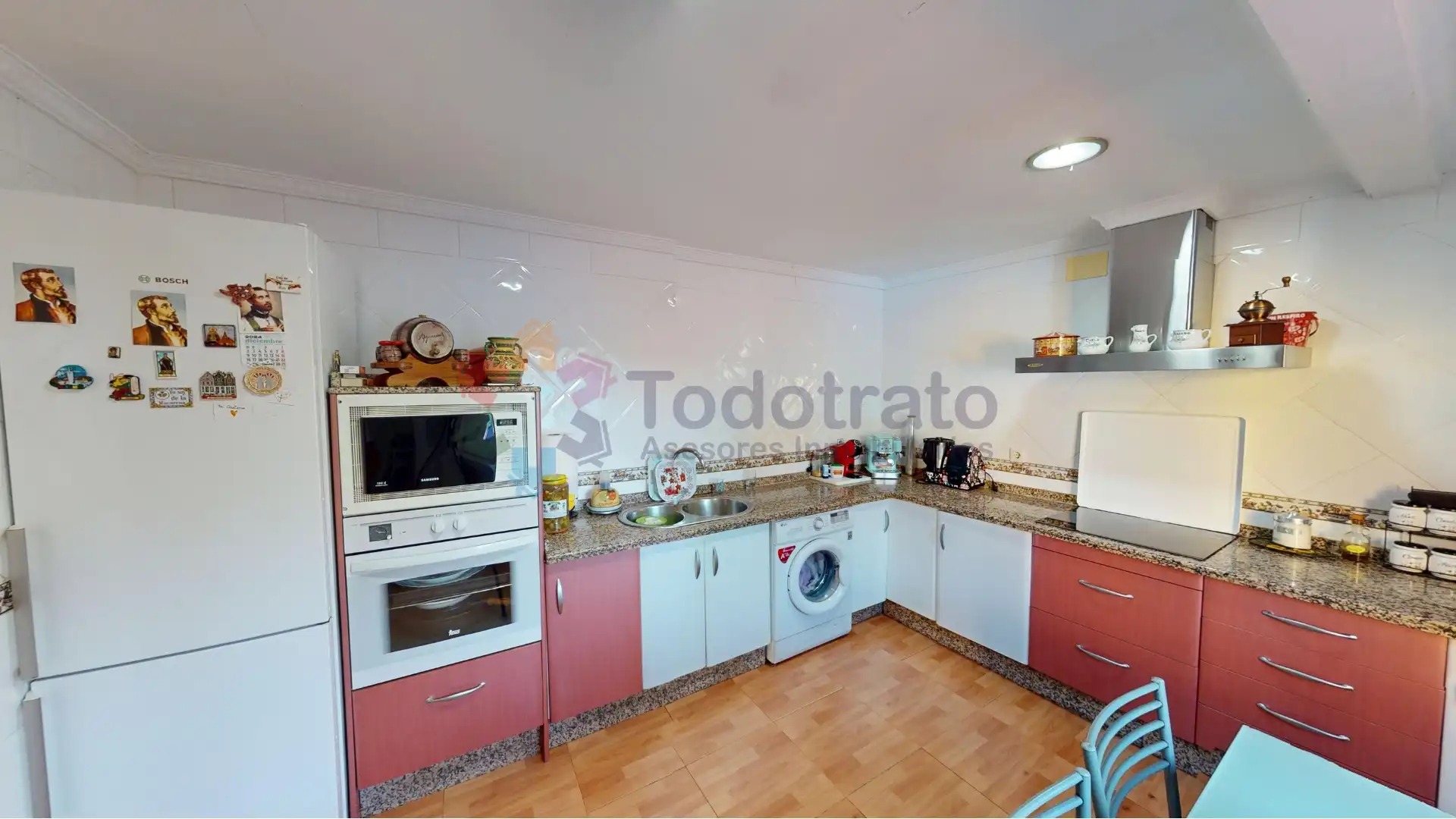 Cuina de Casa o xalet en venda en Alcalá de Guadaira amb Aire condicionat, Jardí privat i Piscina