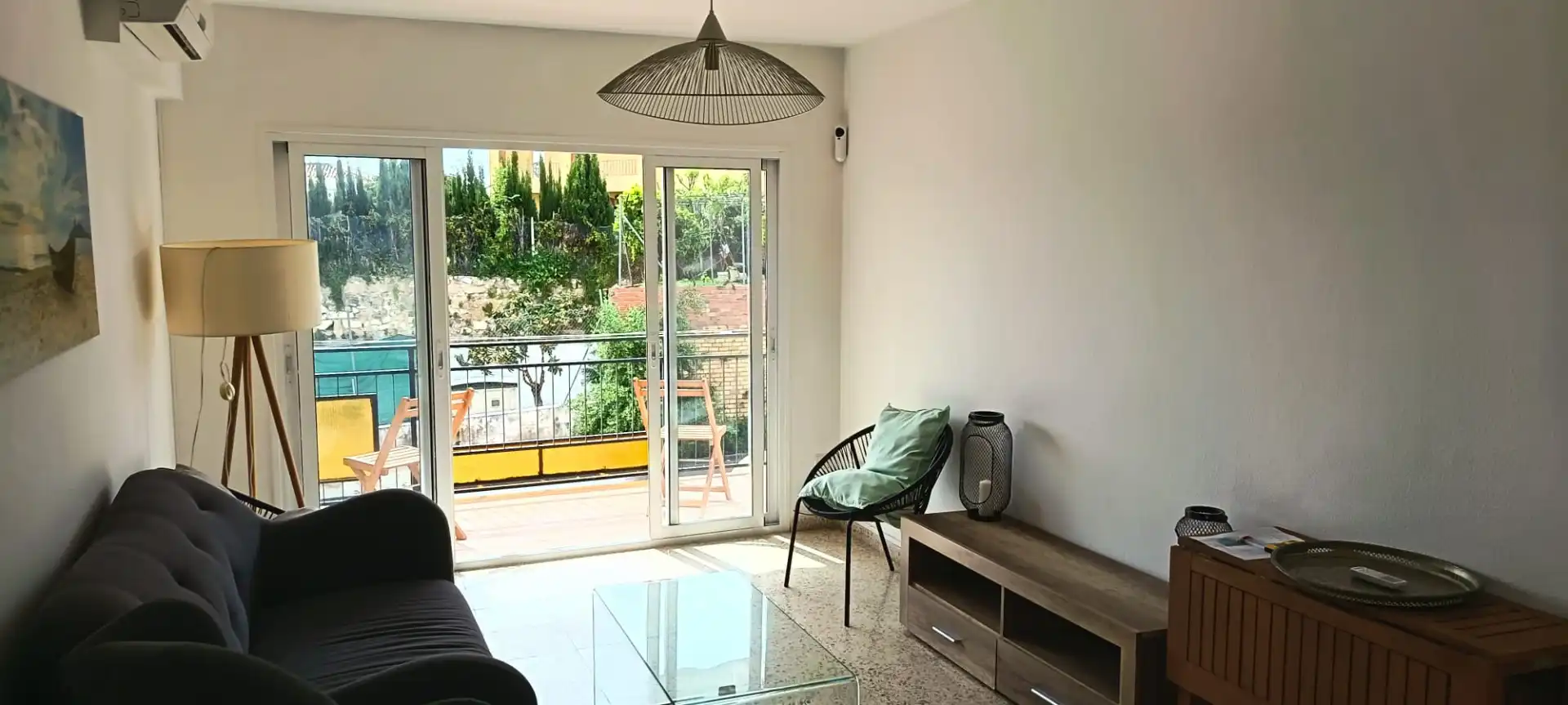 Sala d'estar de Apartament en venda en Marbella amb Aire condicionat, Terrassa i Moblat