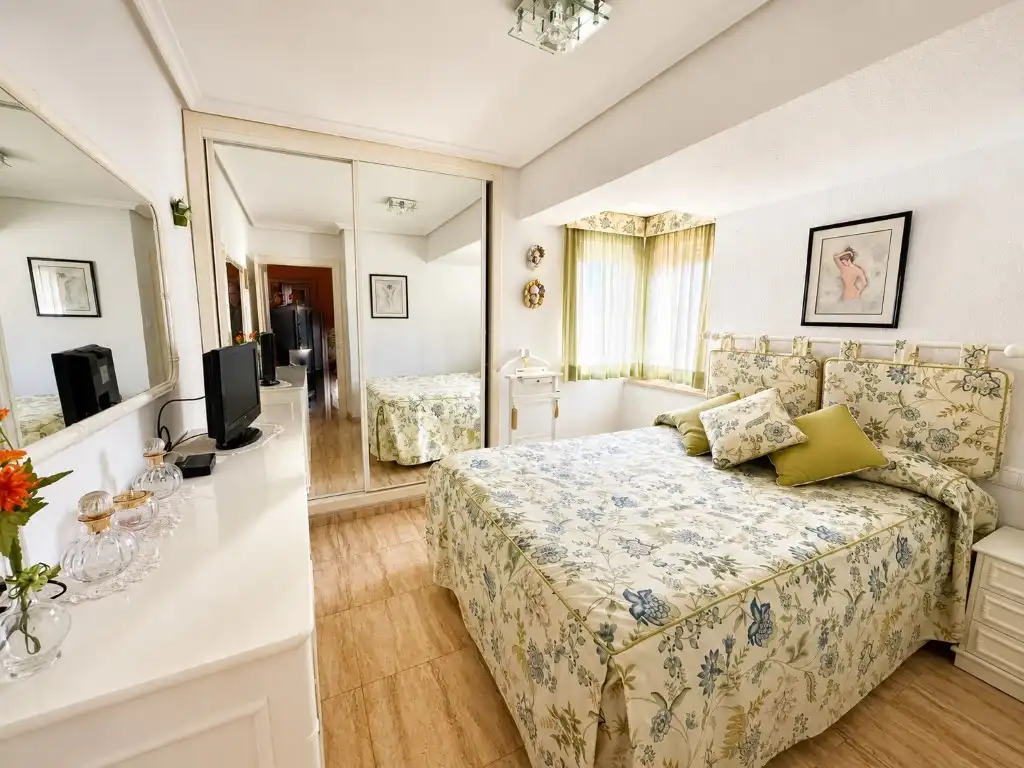 Schlafzimmer von Wohnung zum Verkauf in Benidorm mit Schwimmbad und Möbliert