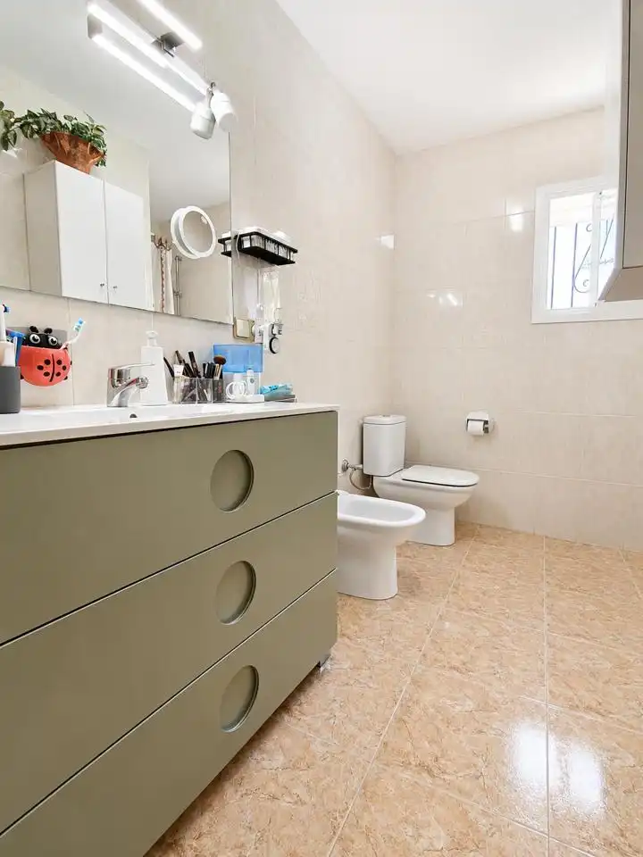 Bany de Casa o xalet en venda en Oliva amb Aire condicionat, Jardí privat i Terrassa