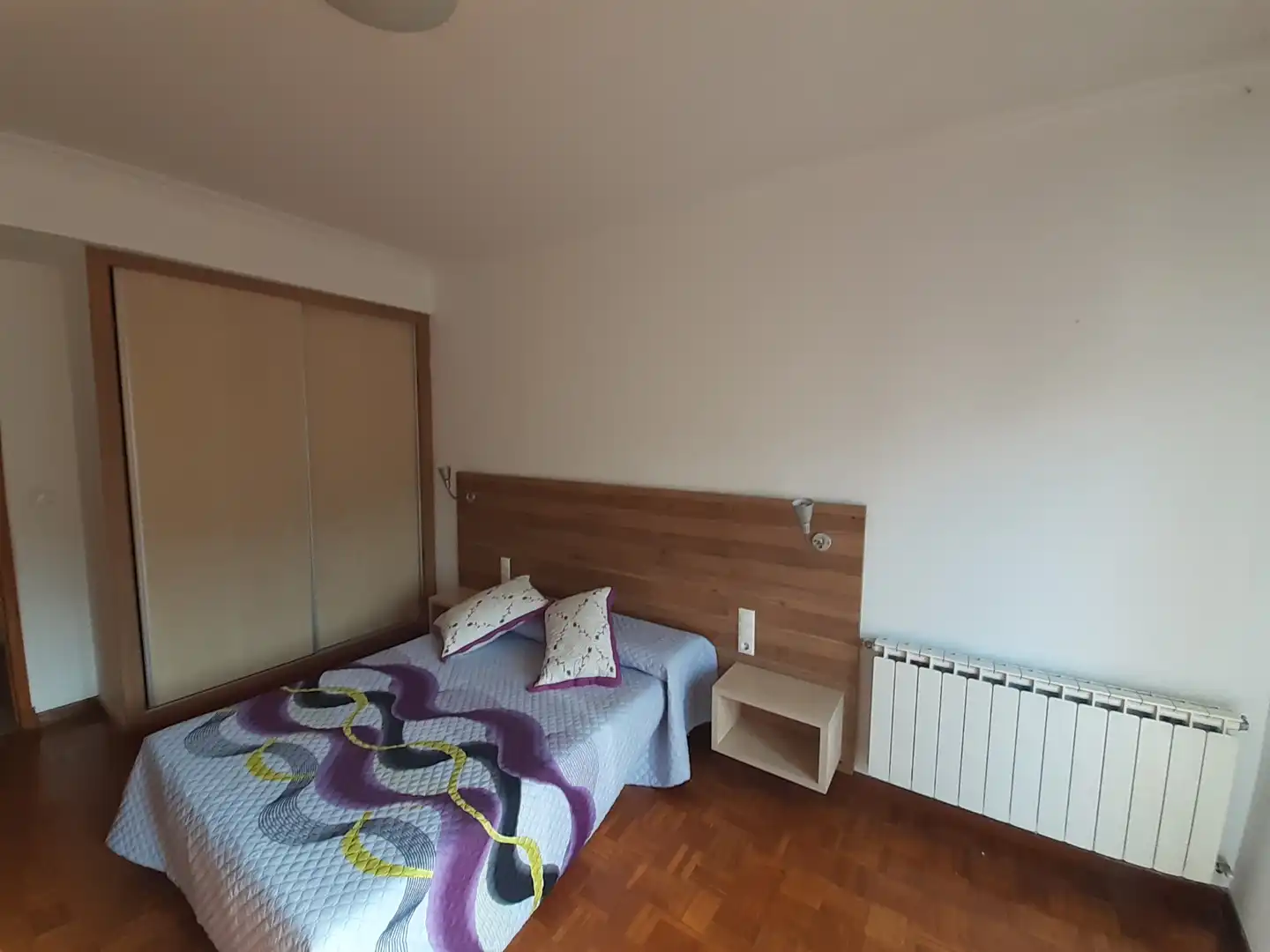 Schlafzimmer von Wohnung zur Miete in Ourense Capital  mit Heizung, Parkett und Möbliert