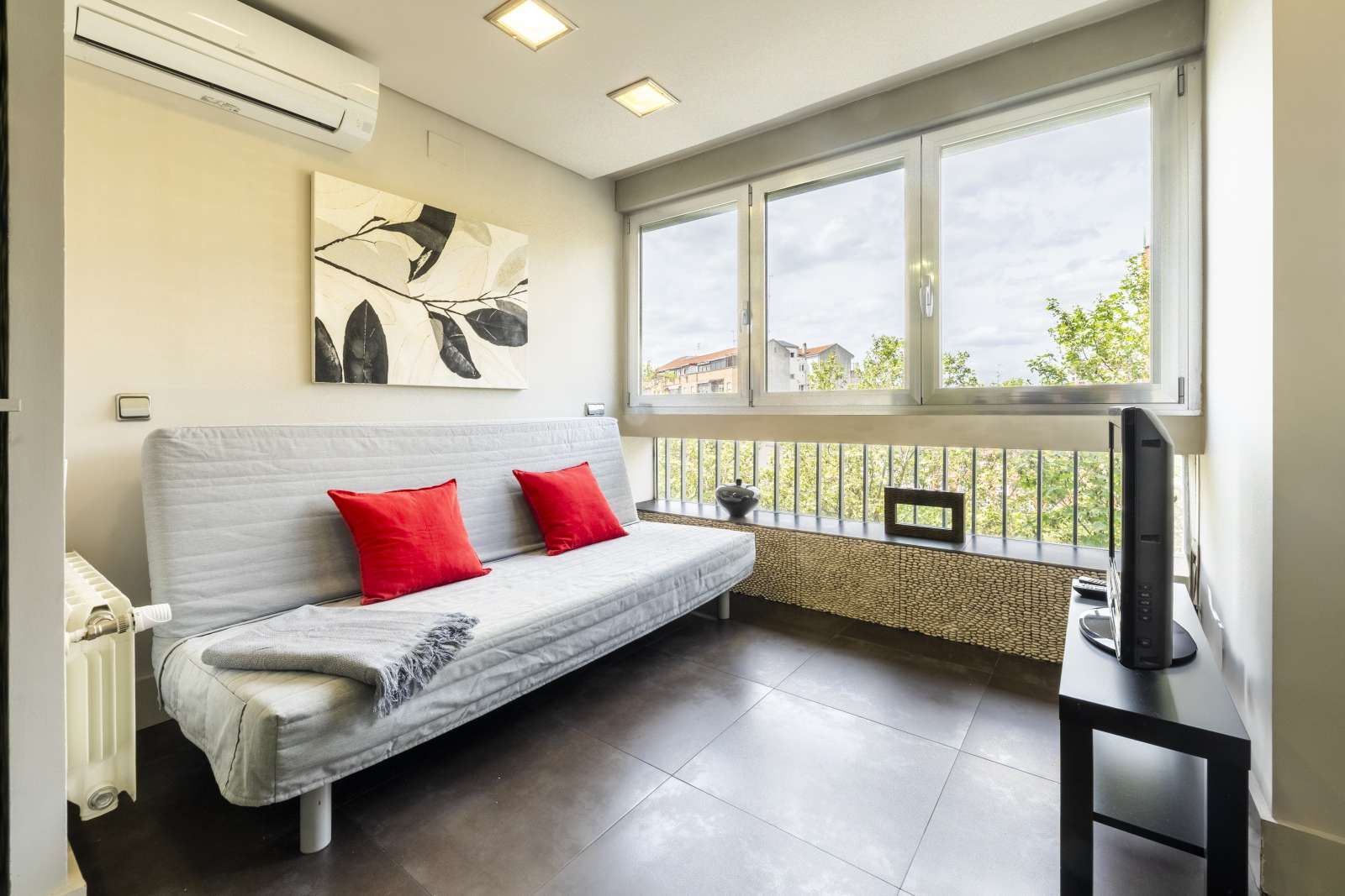Bedroom of Apartment to share in  Madrid Capital  with Air Conditioner, Heating and Terrace