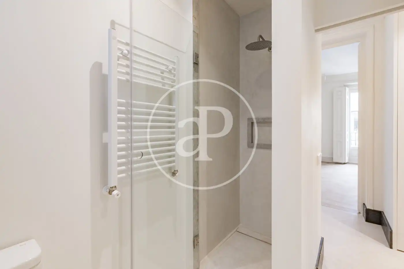 Badezimmer von Wohnung zur Miete in Madrid mit Klimaanlage, Heizung und Möbliert