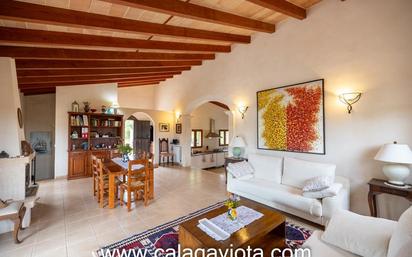 Sala d'estar de Casa o xalet en venda en Ses Salines amb Jardí privat i Terrassa