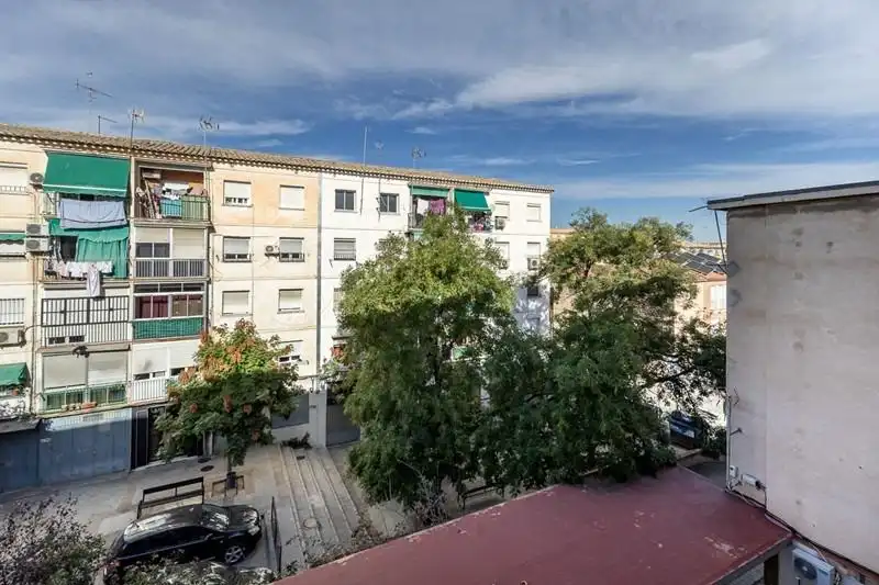 Vista exterior de Piso en venta en Granada con Terraza