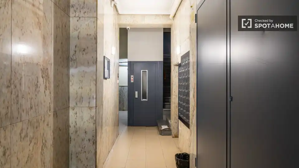 Flat for rent in Madrid  with Air Conditioner, Heating and Furnished