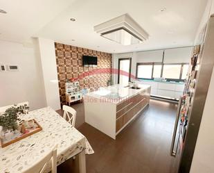 Kitchen of Single-family semi-detached for sale in  Sevilla Capital  with Air Conditioner and Swimming Pool