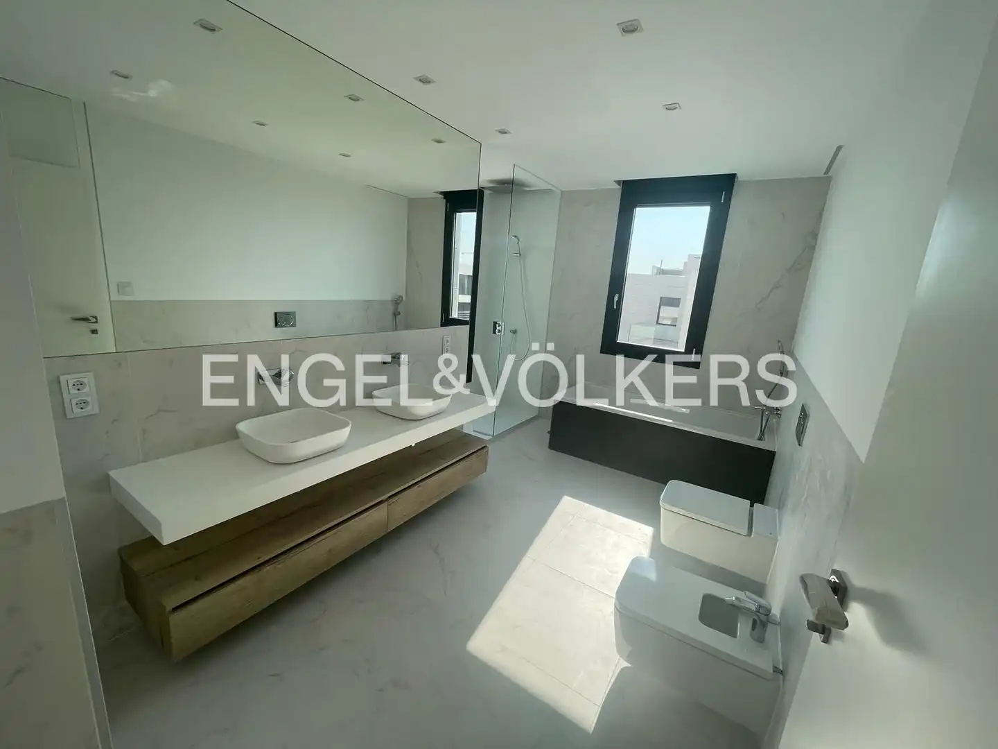 Baño de Casa o chalet de alquiler en Majadahonda con Aire acondicionado, Calefacción y Jardín privado