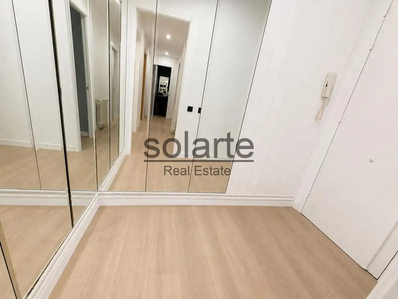 Flat for sale in L'Hospitalet de Llobregat  with Parquet flooring