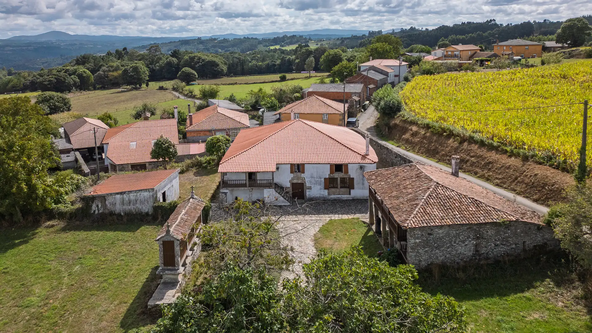 Außenansicht von Country house zum Verkauf in Lalín mit Möbliert