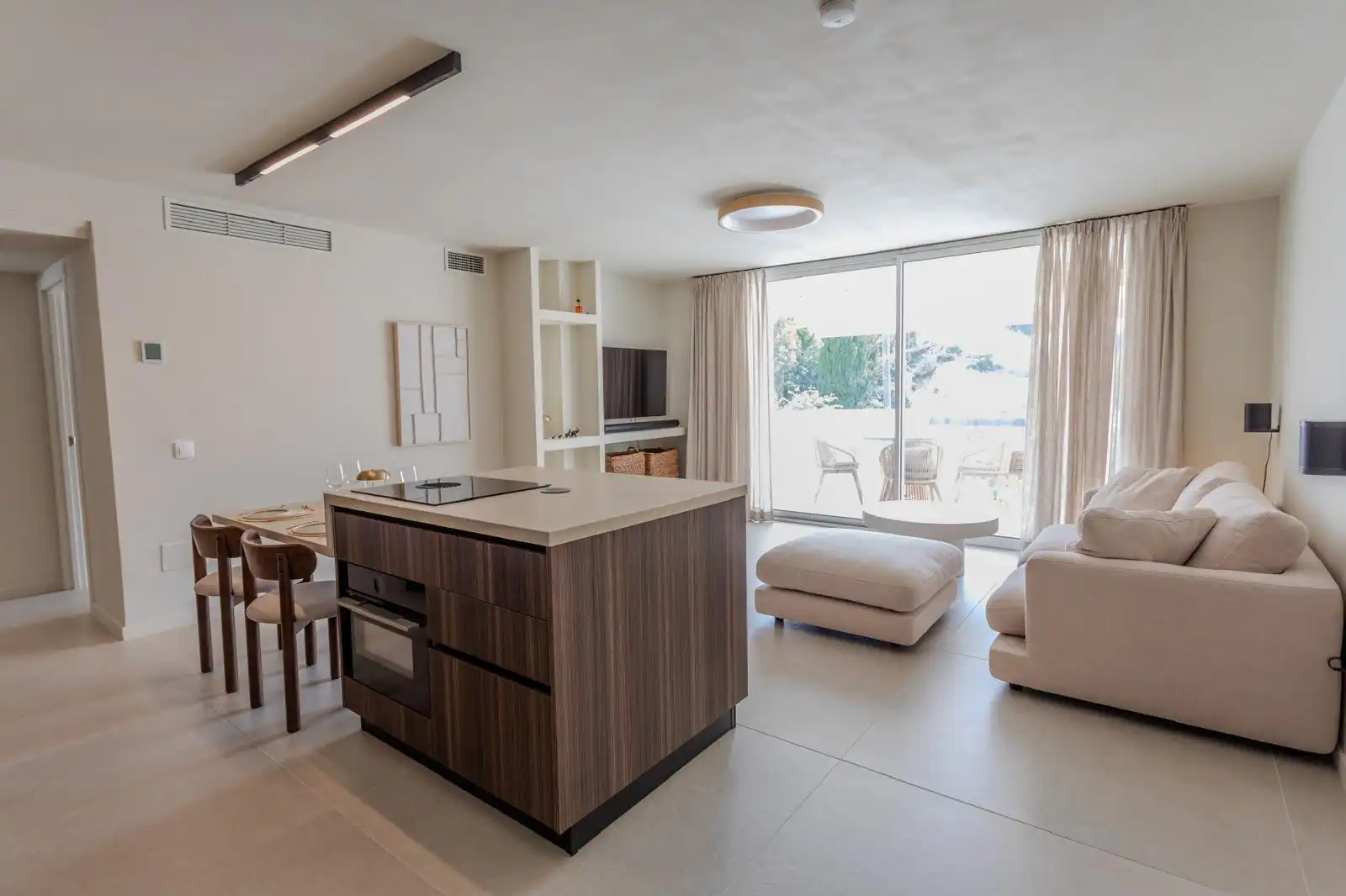 Sala de estar de Apartamento de alquiler en Estepona con Aire acondicionado, Terraza y Piscina