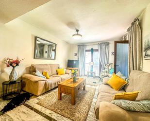 Sala d'estar de Dúplex en venda en Manilva amb Aire condicionat, Terrassa i Piscina